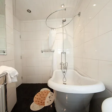 Amazing 2bdr House Close To The August Deals * דבלין