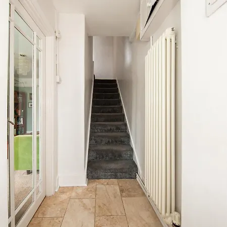 Amazing 2bdr House Close To The August Deals בית נופש *