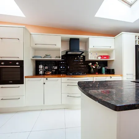 בית נופש Amazing 2bdr House Close To The August Deals