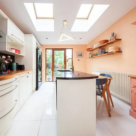 Amazing 2bdr House Close To The August Deals