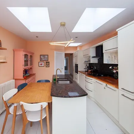 בית נופש Amazing 2bdr House Close To The August Deals *