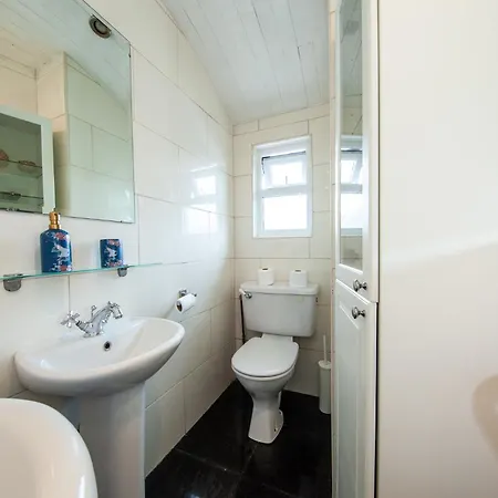 Amazing 2bdr House Close To The August Deals דבלין