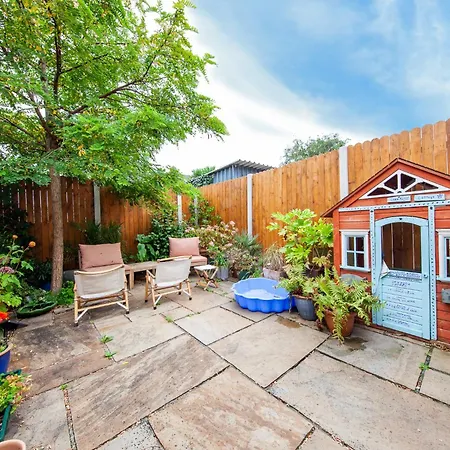 Amazing 2bdr House Close To The August Deals