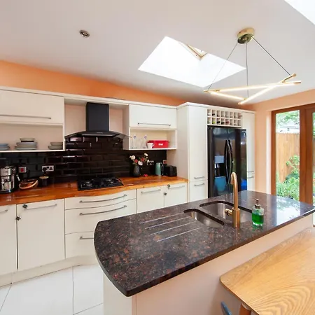 Amazing 2bdr House Close To The August Deals