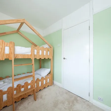 Amazing 2bdr House Close To The August Deals *