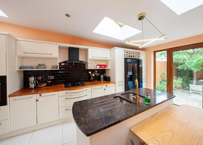 Amazing 2bdr House Close To The August Deals