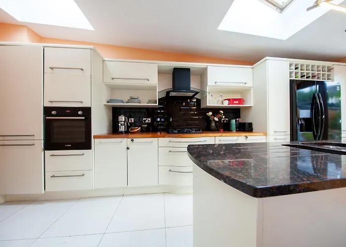 Feriehus Amazing 2bdr House Close To The August Deals