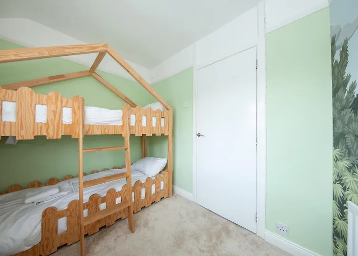 Amazing 2bdr House Close To The August Deals *