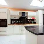 Semesterbostad Amazing 2bdr House Close To The August Deals